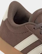 adidas Детски велурени маратонки VL COURT 3.0 в кафяво KJ1801