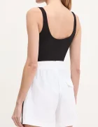 adidas Къс панталон Essentials в бяло с десен с висока талия JE1310