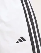 adidas Къс панталон Essentials в бяло с десен с висока талия JE1310