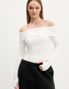 adidas Originals Блуза с дълги ръкави в бежово с голи рамене KC8869