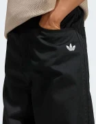 adidas Originals Детски панталон в черно с изчистен дизайн KC7033