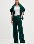 adidas Originals Кадифен спортен панталон Velvet Tp с апликация JV7509
