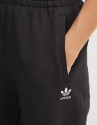 adidas Originals Памучен спортен панталон Essential в черно с изчистен дизайн IW0952
