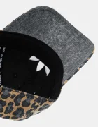 adidas Originals Памучна шапка с козирка в бежово JW8034