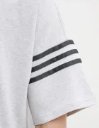 adidas Originals Памучна тениска Neuclassics в сиво с меланжов десен HZ3699