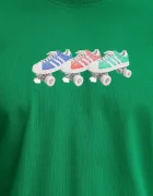 adidas Originals Памучна тениска Q12 TS Roller в зелено с принт JP4493