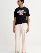 adidas Originals Памучна тениска в черно с принт KQ9827