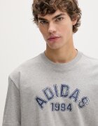 adidas Originals Памучна тениска в сиво с принт KE2251