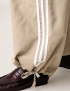adidas Originals панталон карго дамски Firebird Adilenium бежов с висока талия KT0068
