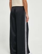 adidas Originals Панталон Satin Wide Leg Track в черно с широка каройка висока талия IU2520