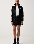 adidas Originals пола от деним черна с изчистена шарка KQ6485