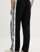 adidas Originals Спортен панталон Adibreak мъжки в черно с апликация KD4094