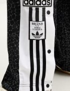 adidas Originals Спортен панталон Adibreak в черно с апликация KD2830