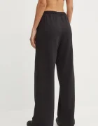 adidas Originals Спортен панталон Femme Galore Wideleg Fleece Pants в черно с изчистен дизайн JN3030