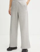 adidas Originals Спортен панталон Femme Galore Wideleg Fleece Pants в сиво с меланжов десен JN3028
