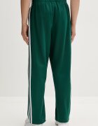 adidas Originals Спортен панталон мъжки в зелено с апликация KE3497