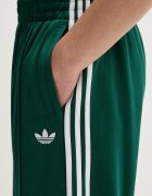adidas Originals Спортен панталон мъжки в зелено с апликация KE3497