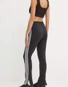 adidas Originals Спортен панталон в черно с десен