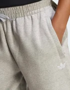 adidas Originals спортен панталон за деца с памук сив със стандартна талия KR0866