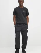 adidas Originals Тениска Essentials в черно с изчистен дизайн KA7767