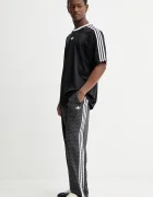 adidas Originals Тениска в черно с апликация KD5830