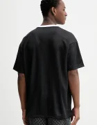 adidas Originals Тениска в черно с апликация KD5830