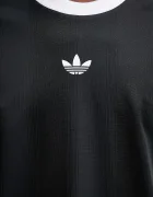 adidas Originals Тениска в черно с апликация KD5830