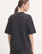 adidas Памучна тениска Essentials в черно JD3081
