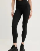 adidas Performance Клин за трениране All me в черно с изчистен дизайн JM9330