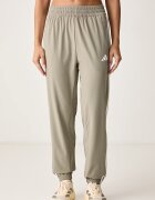 adidas Performance спортен панталон дамски Essentials зелен със стандартна талия KT3789