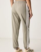 adidas Performance спортен панталон дамски Essentials зелен със стандартна талия KT3789