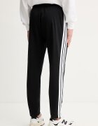 adidas Спортен панталон Essential мъжки в черно с апликация JD1854