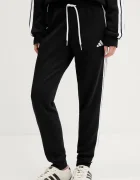 adidas Спортен панталон Essentials