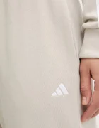 adidas Спортен панталон Essentials в бежово с изчистен дизайн JC8305