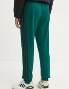 adidas Спортен панталон Essentials в зелено с десен JD1860
