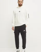 adidas Спортен панталон Feelcozy в черно с изчистен дизайн JE3820