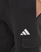 adidas Спортен панталон Feelcozy в черно с изчистен дизайн JE3820