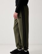 adidas спортен панталон мъжки с памук Three Stripes зелен със стандартна талия KY4130