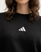 adidas Суичър Essentials в черно с апликация JE1298