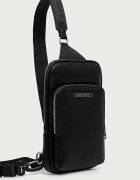 ARMANI EXCHANGE чанта през рамо мъжка от имитация на кожа черна XM000843 AF12134