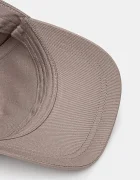 ARMANI EXCHANGE Памучна шапка с козирка в бежово с апликация XM000811 AF13343