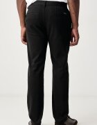 ARMANI EXCHANGE панталон чино мъжки от памук с еластан черен със стандартна талия XM003500 AF28321