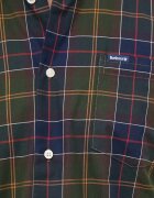 Barbour Памучна риза мъжка с кройка по тялото с яка с копче