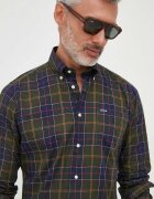 Barbour Памучна риза мъжка с кройка по тялото с яка с копче