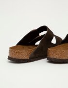 Birkenstock Велурени чехли Arizona в кафяво