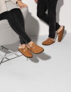 Birkenstock Велурени чехли в кафяво