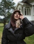 BIZUU качулка дамска от вълна BALA кафява BALA BRĄZOWY