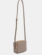 CALVIN KLEIN чанта crossbody дамска от имитация на кожа бежова LV04F3276G