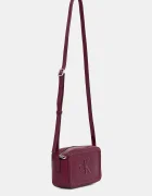 CALVIN KLEIN чанта crossbody дамска от имитация на кожа бордо LV04F3220G