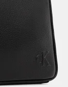 CALVIN KLEIN чанта през рамо мъжка от имитация на кожа черна LV04D3129G
